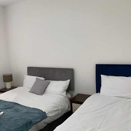 Beautiful All Room En-Suite 4 Bedrooms House , Free Parking, Wifi, Corporate, Contractors, Family Relocation, Contact Us For Long Term Rate Ilford Luaran gambar