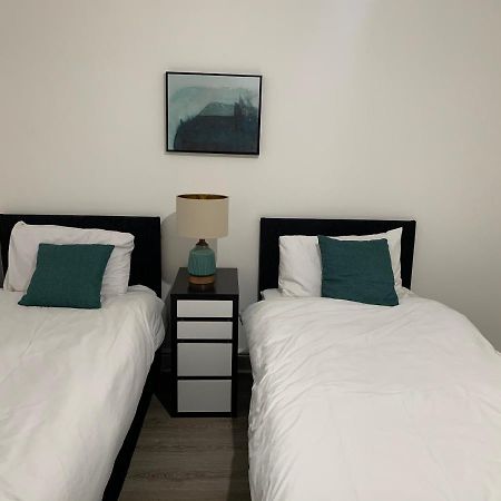 Beautiful All Room En-Suite 4 Bedrooms House , Free Parking, Wifi, Corporate, Contractors, Family Relocation, Contact Us For Long Term Rate Ilford Luaran gambar