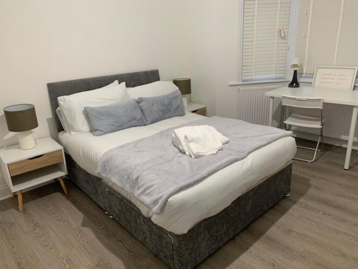 Beautiful All Room En-Suite 4 Bedrooms House , Free Parking, Wifi, Corporate, Contractors, Family Relocation, Contact Us For Long Term Rate Ilford Luaran gambar