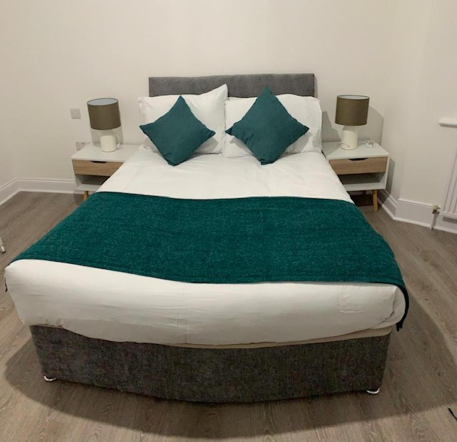 Beautiful All Room En-Suite 4 Bedrooms House , Free Parking, Wifi, Corporate, Contractors, Family Relocation, Contact Us For Long Term Rate Ilford Luaran gambar