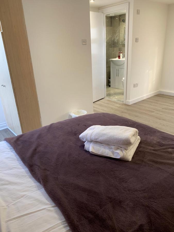 Beautiful All Room En-Suite 4 Bedrooms House , Free Parking, Wifi, Corporate, Contractors, Family Relocation, Contact Us For Long Term Rate Ilford Luaran gambar