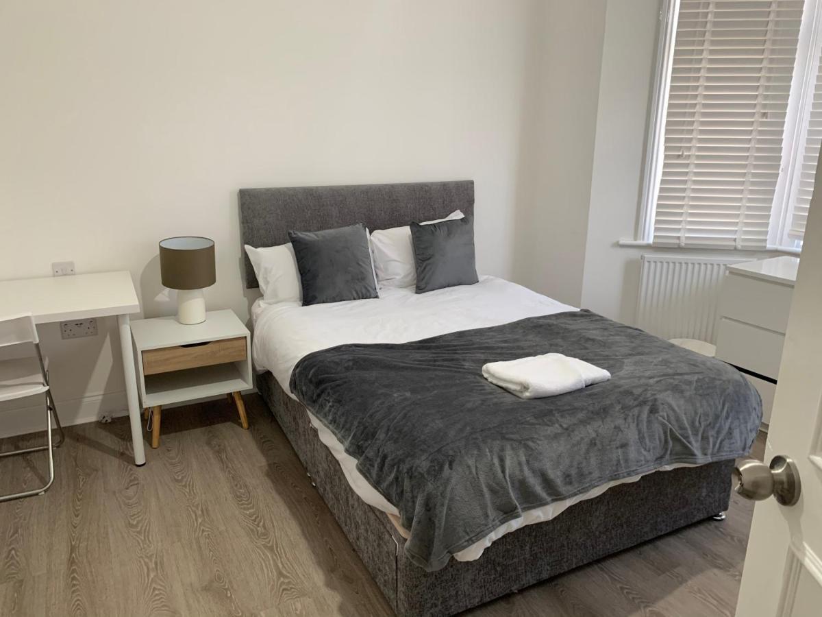 Beautiful All Room En-Suite 4 Bedrooms House , Free Parking, Wifi, Corporate, Contractors, Family Relocation, Contact Us For Long Term Rate Ilford Luaran gambar