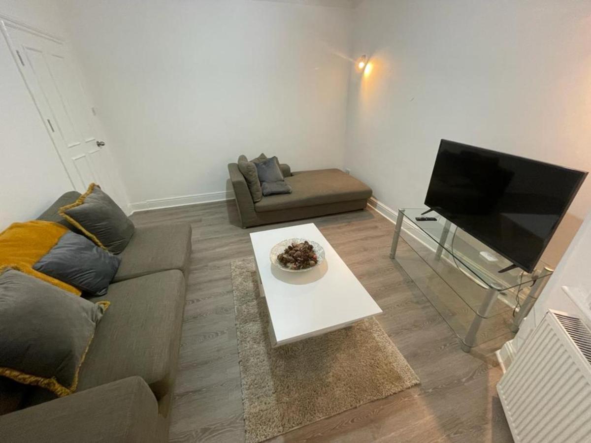 Beautiful All Room En-Suite 4 Bedrooms House , Free Parking, Wifi, Corporate, Contractors, Family Relocation, Contact Us For Long Term Rate Ilford Luaran gambar