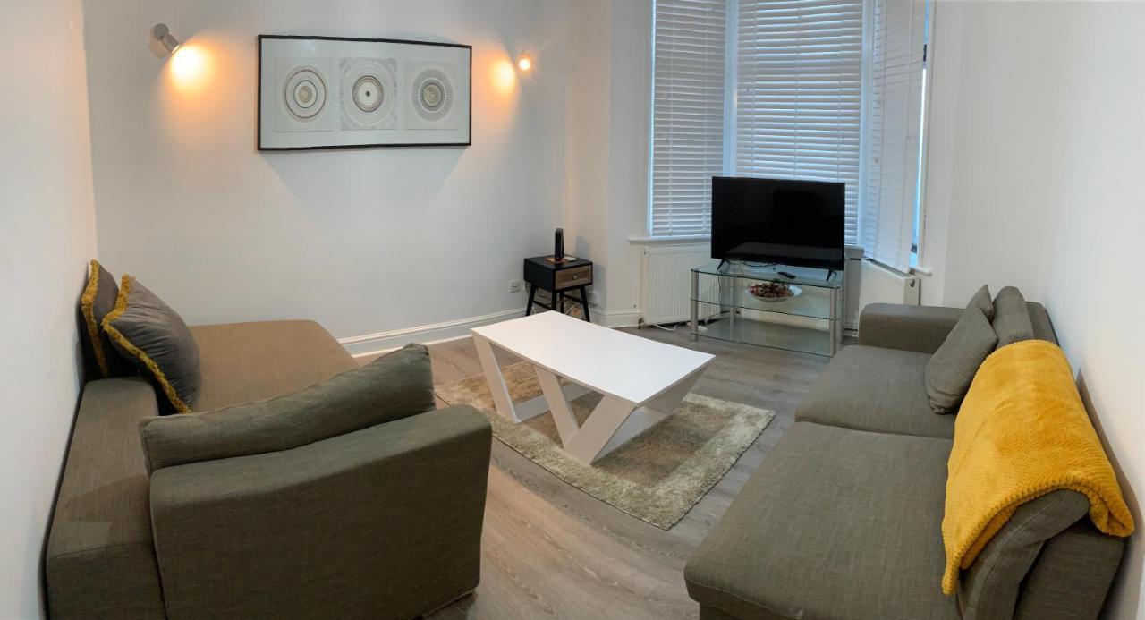 Beautiful All Room En-Suite 4 Bedrooms House , Free Parking, Wifi, Corporate, Contractors, Family Relocation, Contact Us For Long Term Rate Ilford Luaran gambar