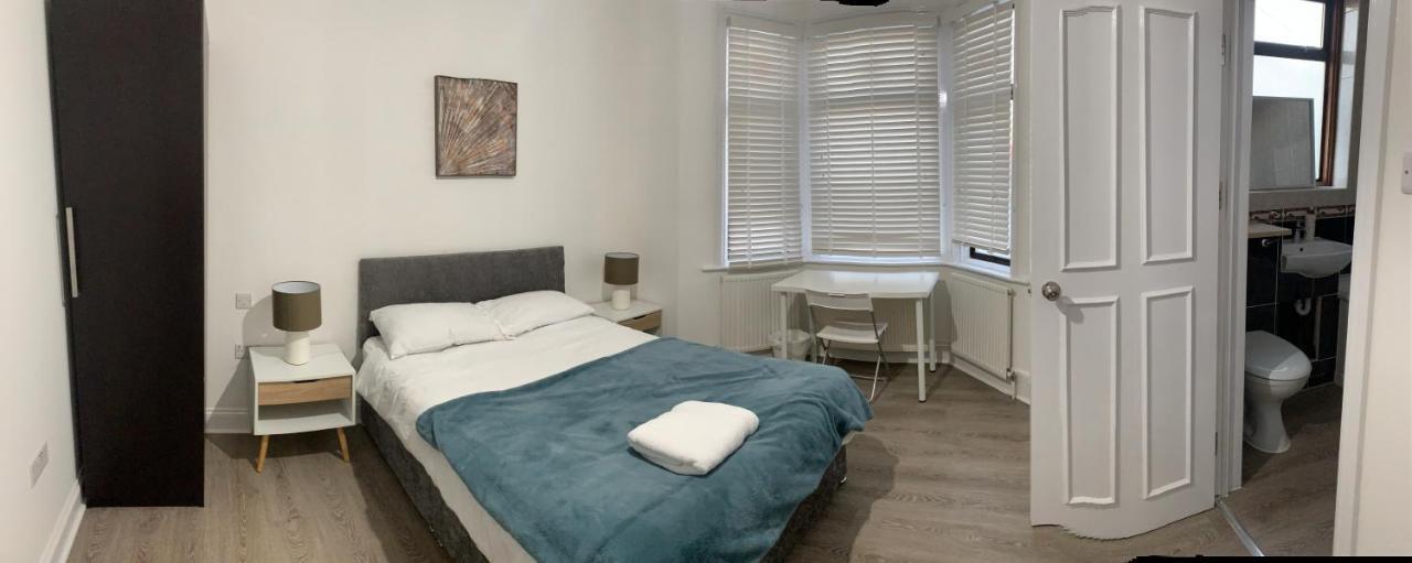 Beautiful All Room En-Suite 4 Bedrooms House , Free Parking, Wifi, Corporate, Contractors, Family Relocation, Contact Us For Long Term Rate Ilford Luaran gambar